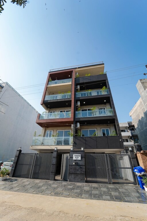 Гуруграм: Lime Tree 2 Bhk Apartment Golf Course