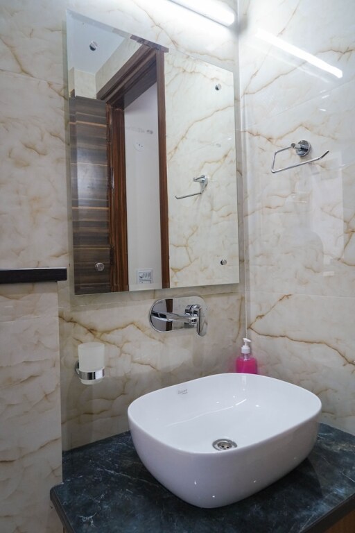 Гуруграм: Lime Tree 2 Bhk Apartment Golf Course