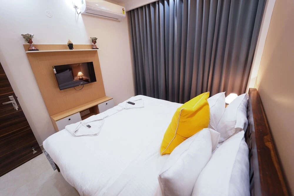 Гуруграм: Lime Tree 2 Bhk Apartment Golf Course
