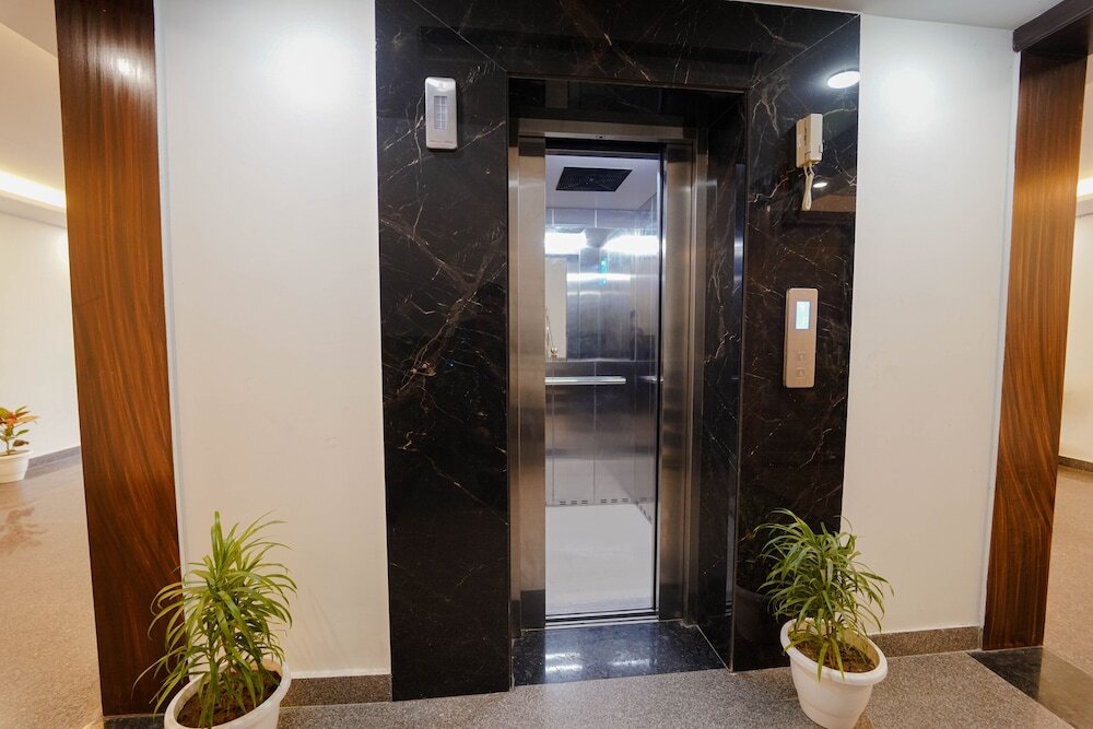 Гуруграм: Lime Tree 2 Bhk Apartment Golf Course