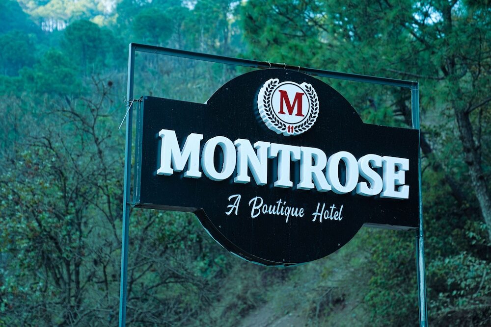 Дхарампур: Montrose 11 Boutique
