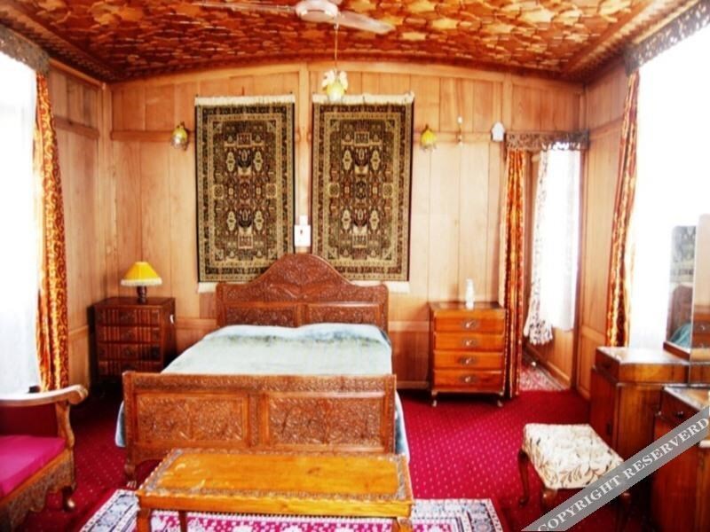 Шринагар: Howrah Houseboat