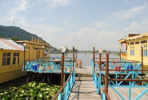 Шринагар: New Chez Henry Houseboat