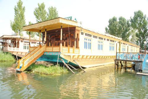 Шринагар: New Chez Henry Houseboat