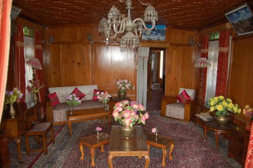 New Chez Henry Houseboat — фото 6