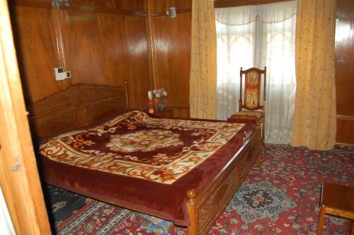 New Chez Henry Houseboat — фото 3