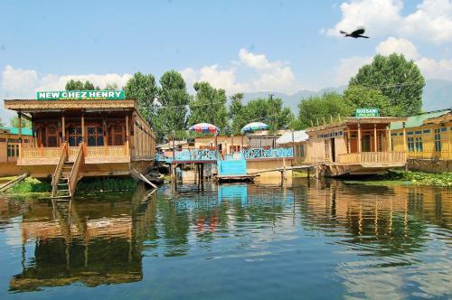 Шринагар: New Chez Henry Houseboat