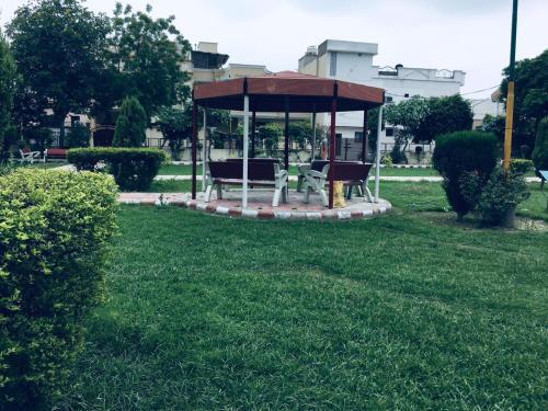 Амритсар: White House Amritsar