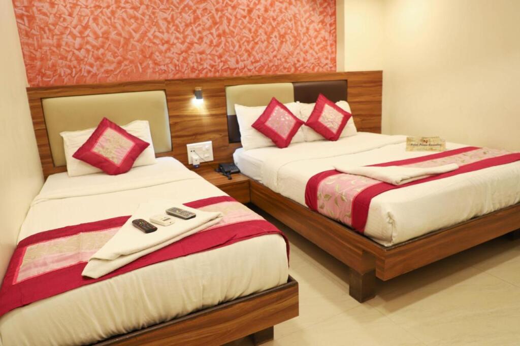 Мумбаи: Hotel Plaza Executive - near BKC