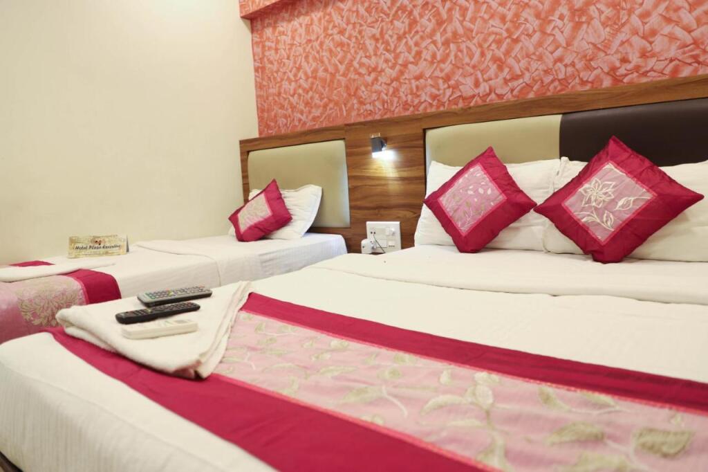 Мумбаи: Hotel Plaza Executive - near BKC