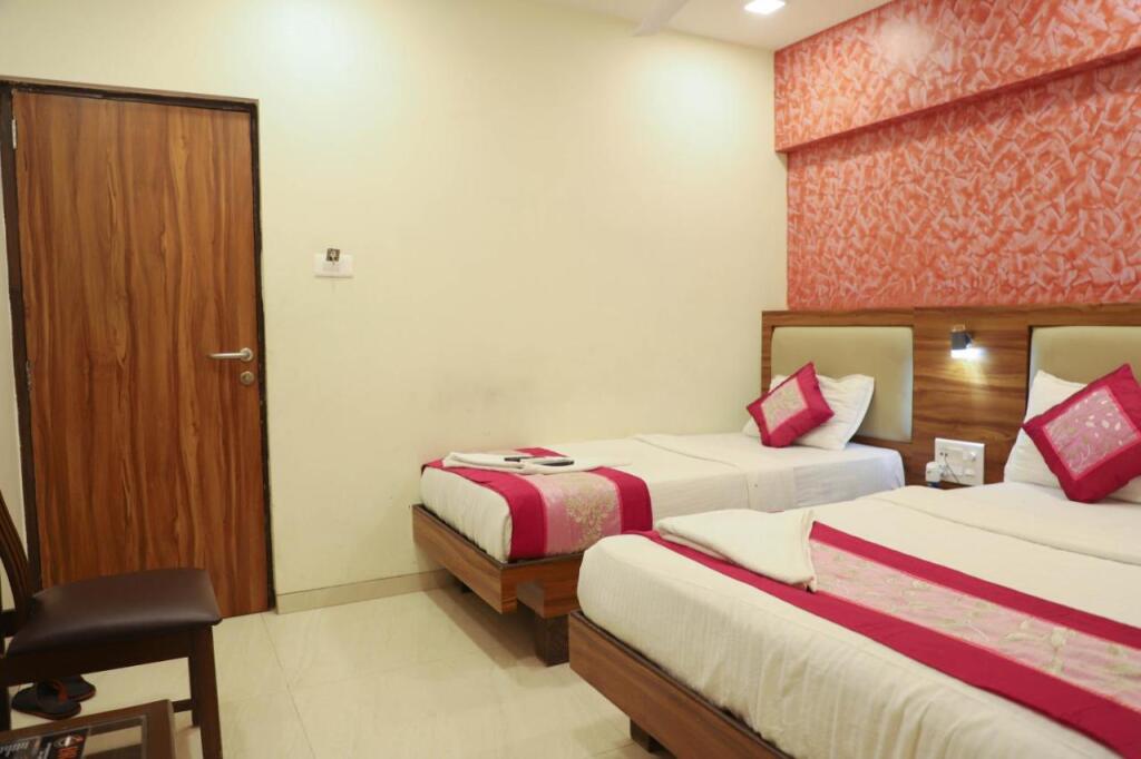 Мумбаи: Hotel Plaza Executive - near BKC