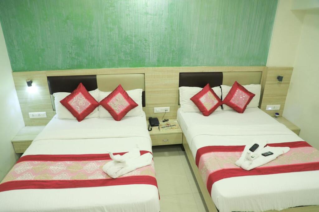 Мумбаи: Hotel Plaza Executive - near BKC