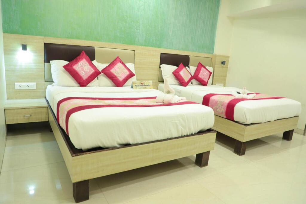 Мумбаи: Hotel Plaza Executive - near BKC