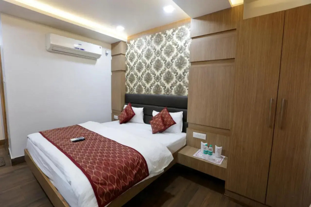 Праяградж: Hotel Pride Inn