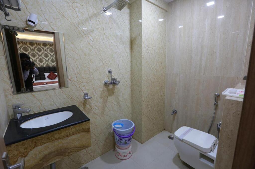 Праяградж: Hotel Pride Inn