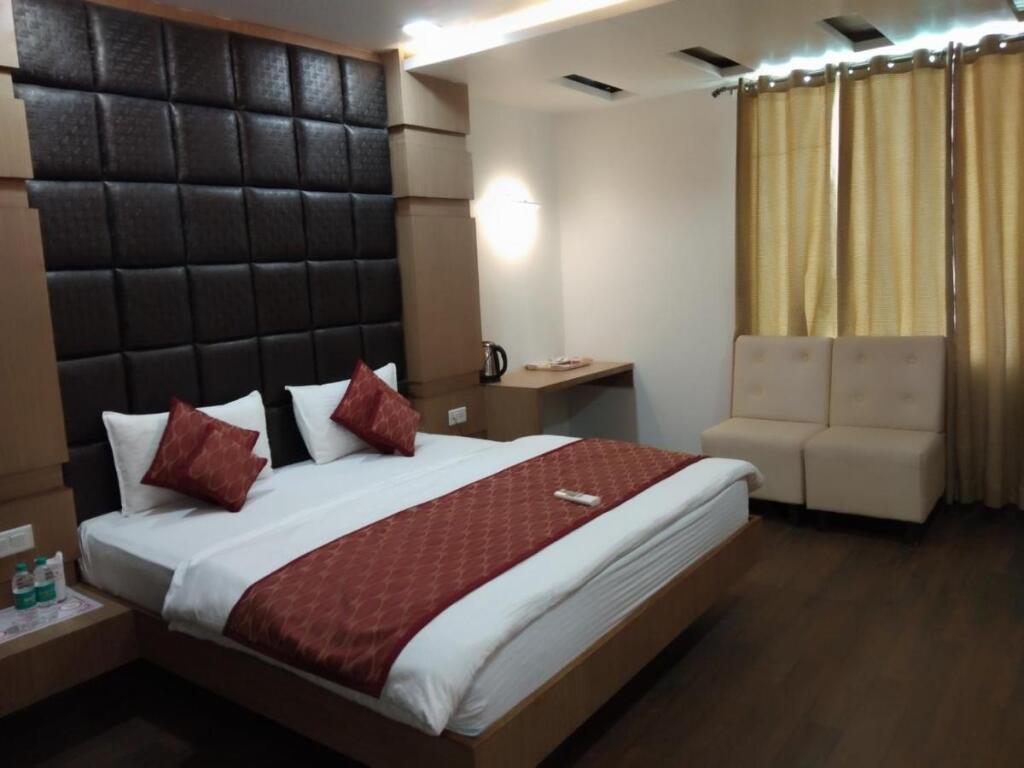 Праяградж: Hotel Pride Inn