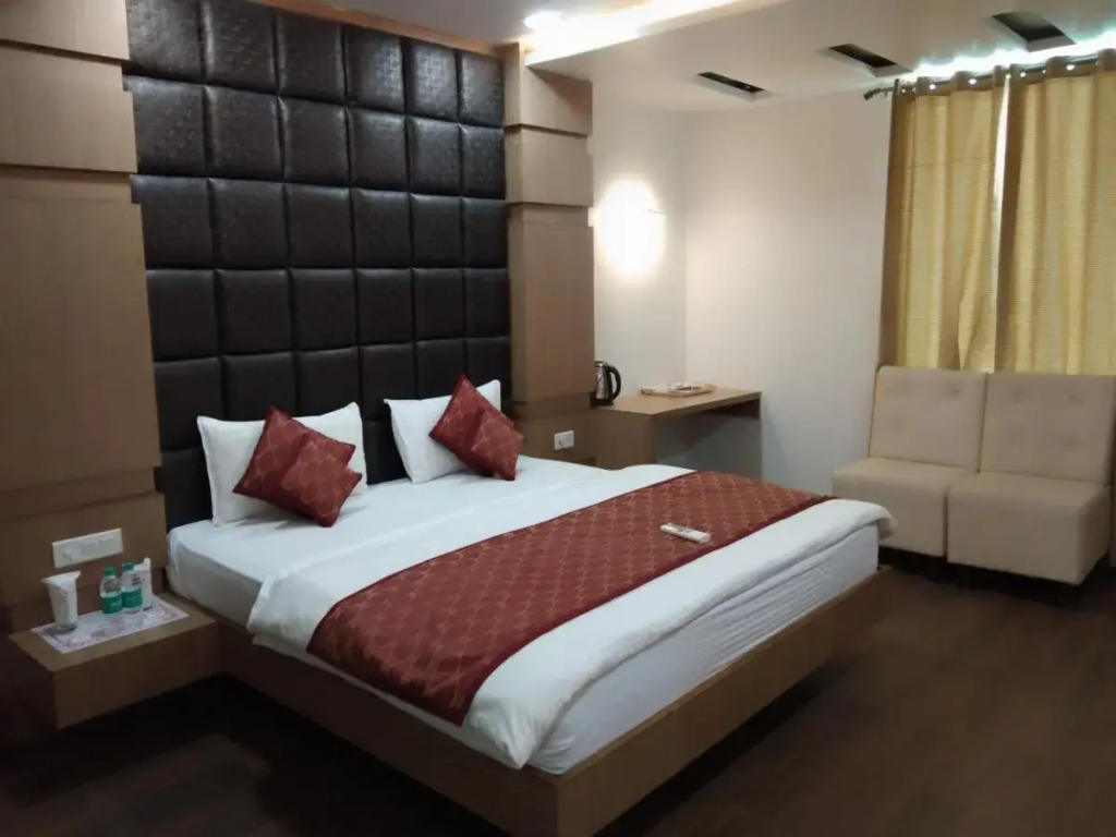 Праяградж: Hotel Pride Inn