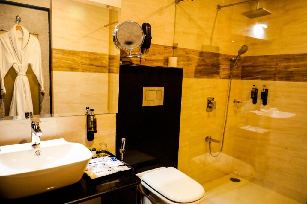 Нашик: Kyriad Hotel Nashik by OTHPL