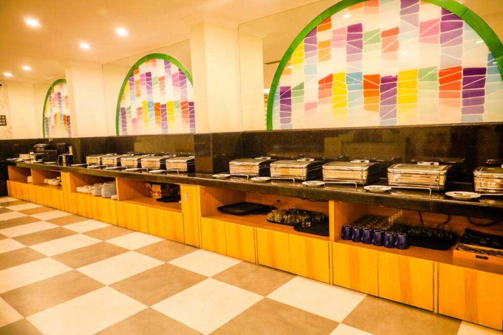 Нашик: Kyriad Hotel Nashik by OTHPL