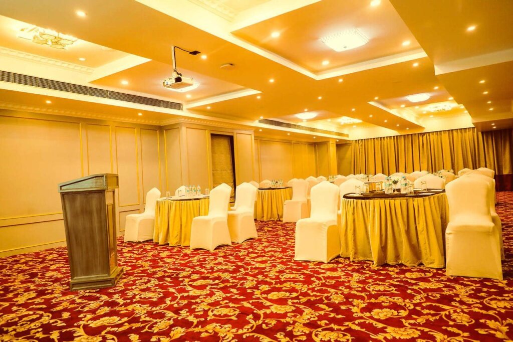 Нашик: Kyriad Hotel Nashik by OTHPL