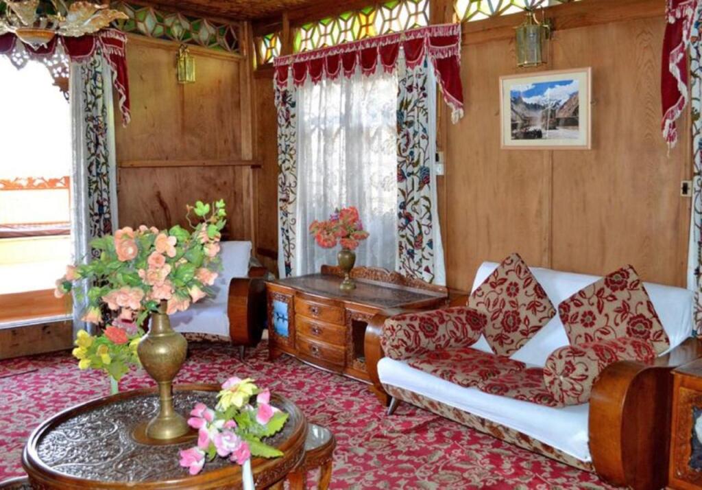 Шринагар: De Laila House Boat by Sterling