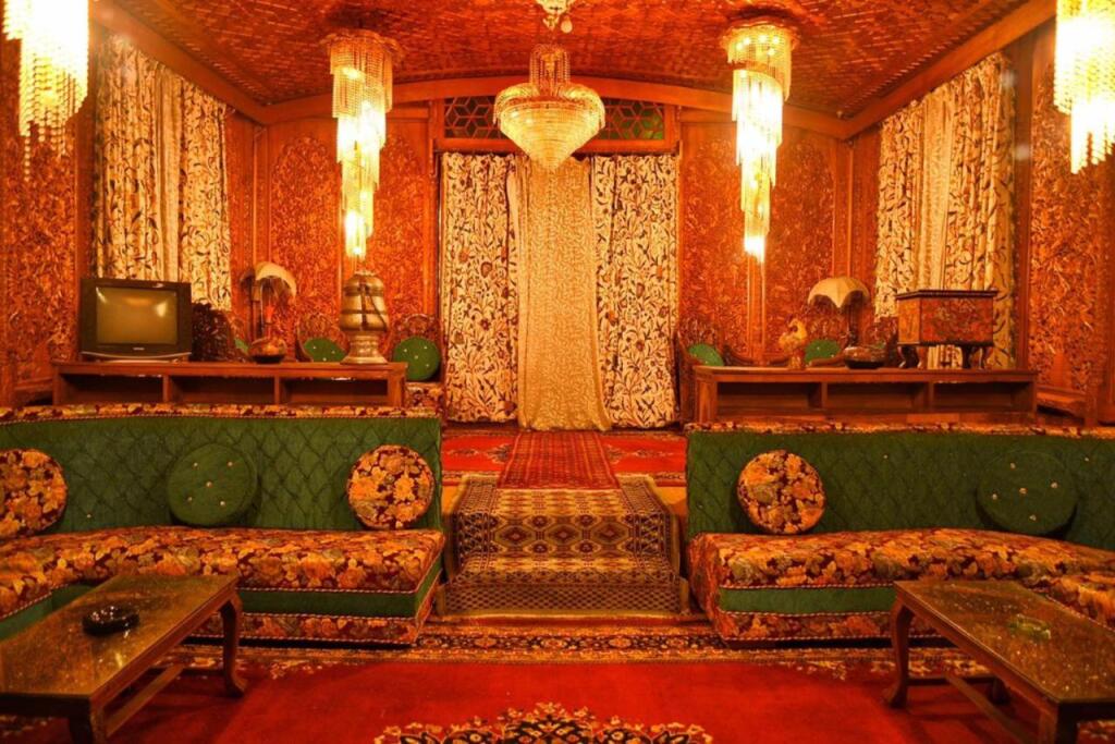 Шринагар: De Laila House Boat by Sterling