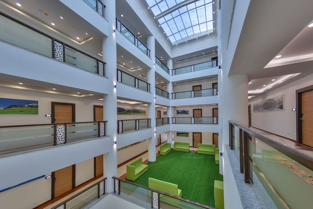Шринагар: Golden Tulip Kashmir