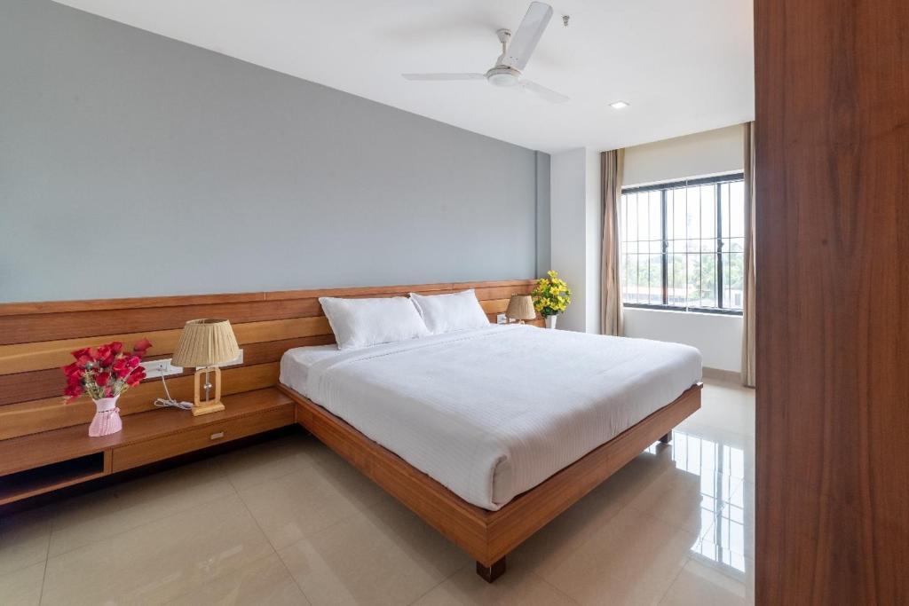 Чираккал: Hotel BKM International