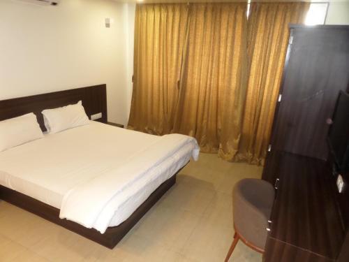 Сатара: Hotel Manasi Royal