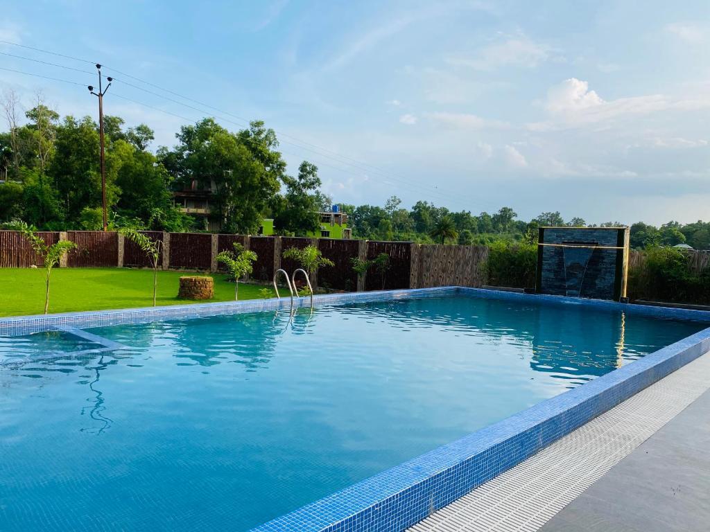 Болпур: The Cristallo Resort