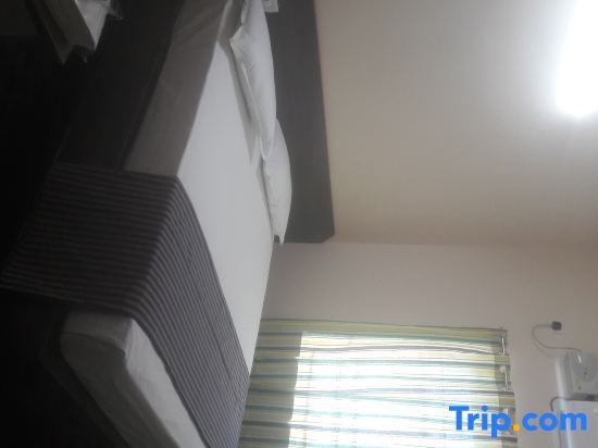 Нагоре: Hotel Aishwariyam
