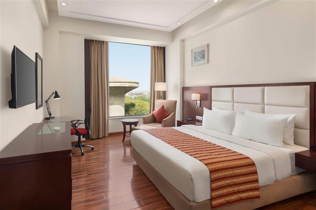 Большая Нойда: Ramada by Wyndham New Delhi Pitampura