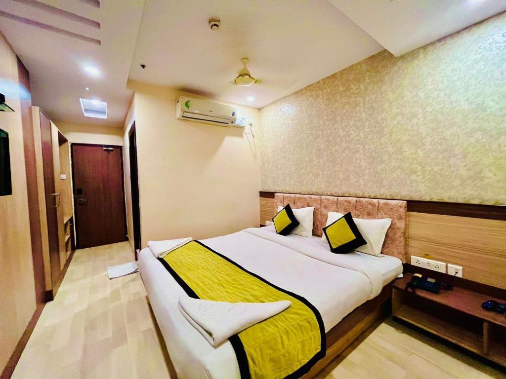 Шамшабад: Hotel SM Deccan Park