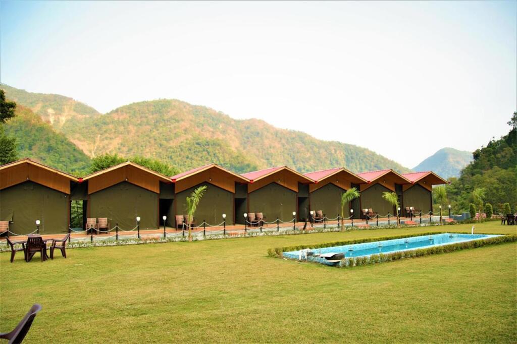 Шивпури: HOA Resorts