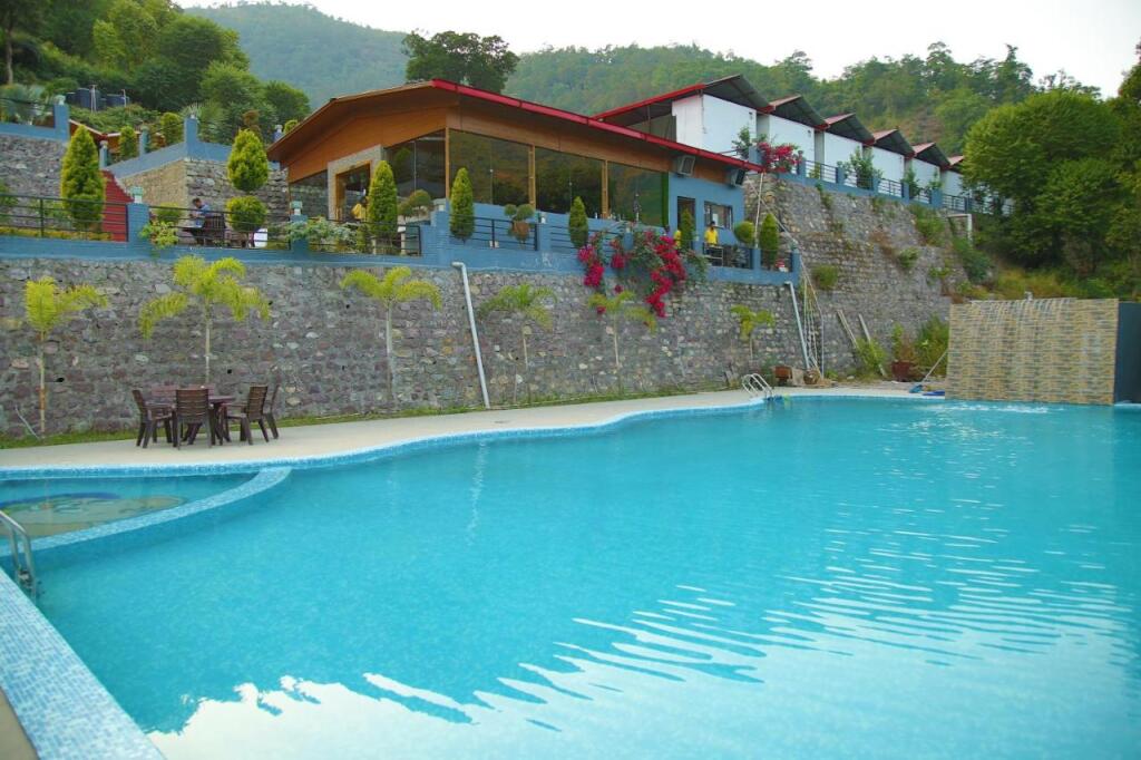 Шивпури: HOA Resorts
