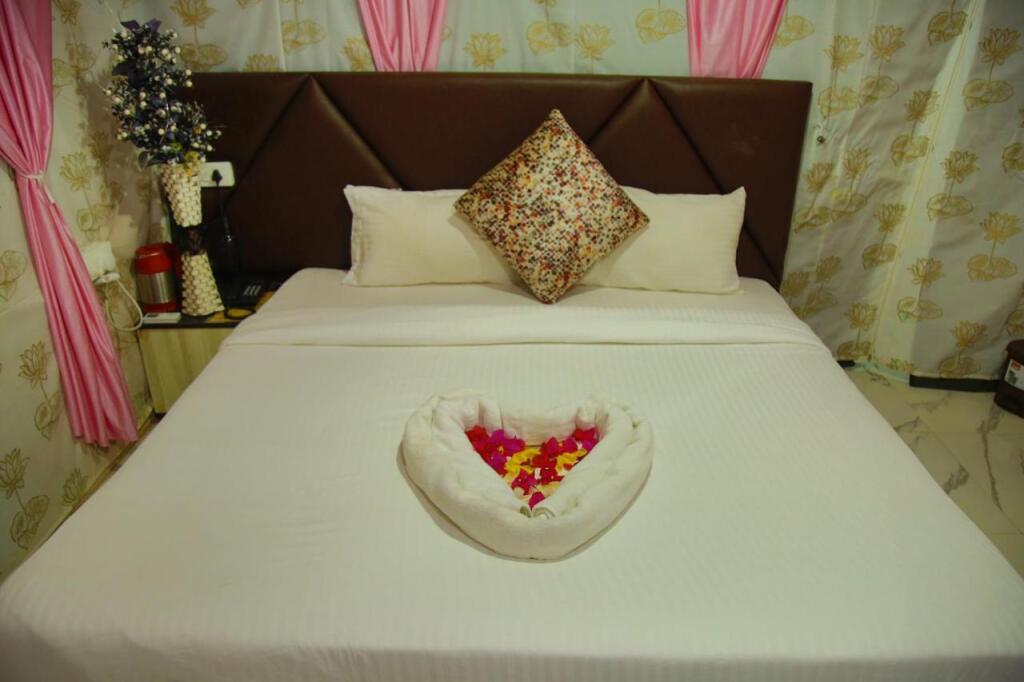 Шивпури: HOA Resorts