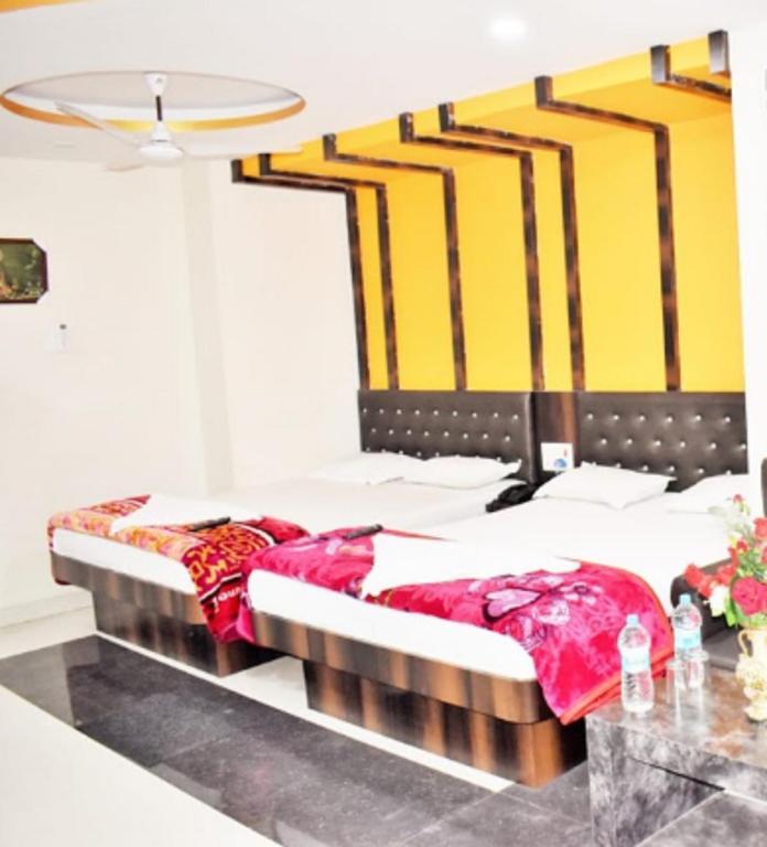 Гайя: Hotel Grand Palace By WB Inn