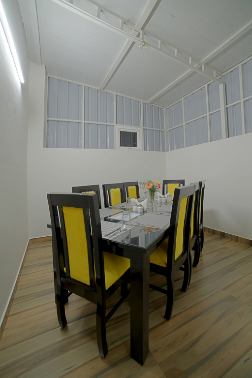 Бангалор: SM Royal Suites Transit Hotel near Kempegowda international Airport Bangalore
