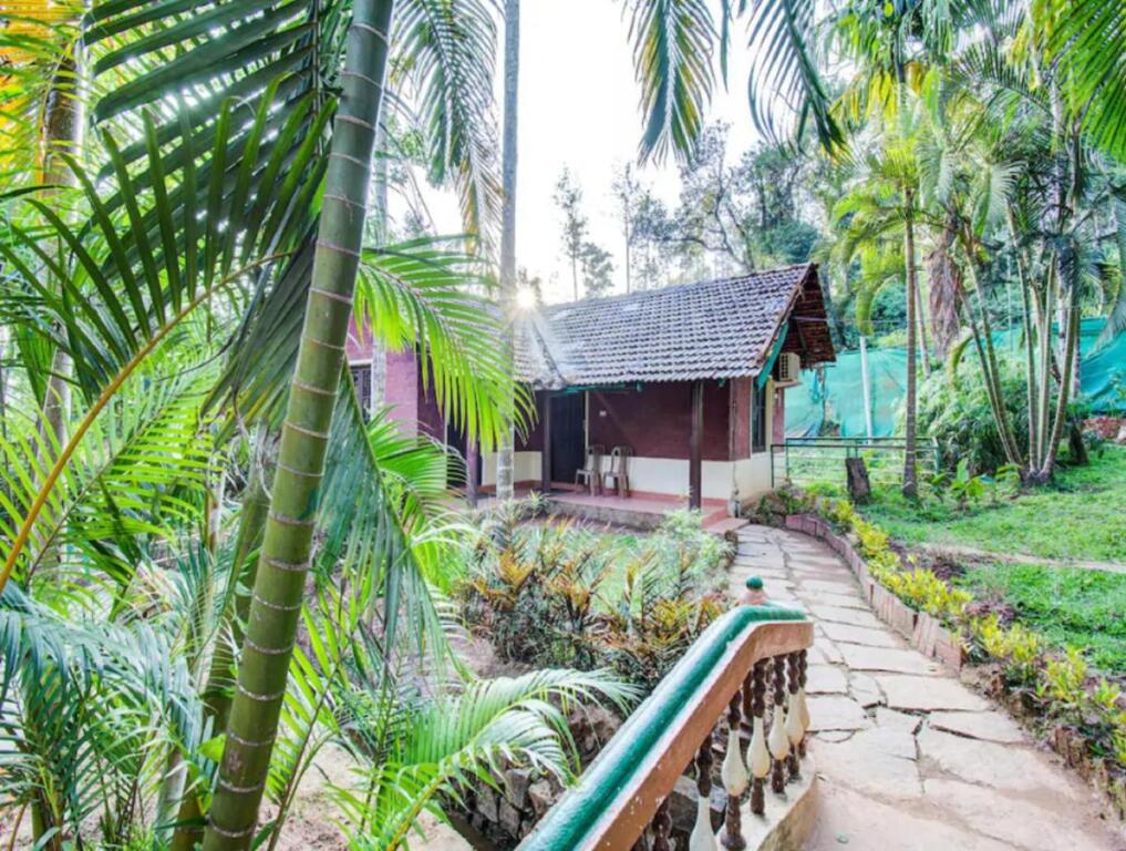 Кушалнагар: GreenLine Cottages