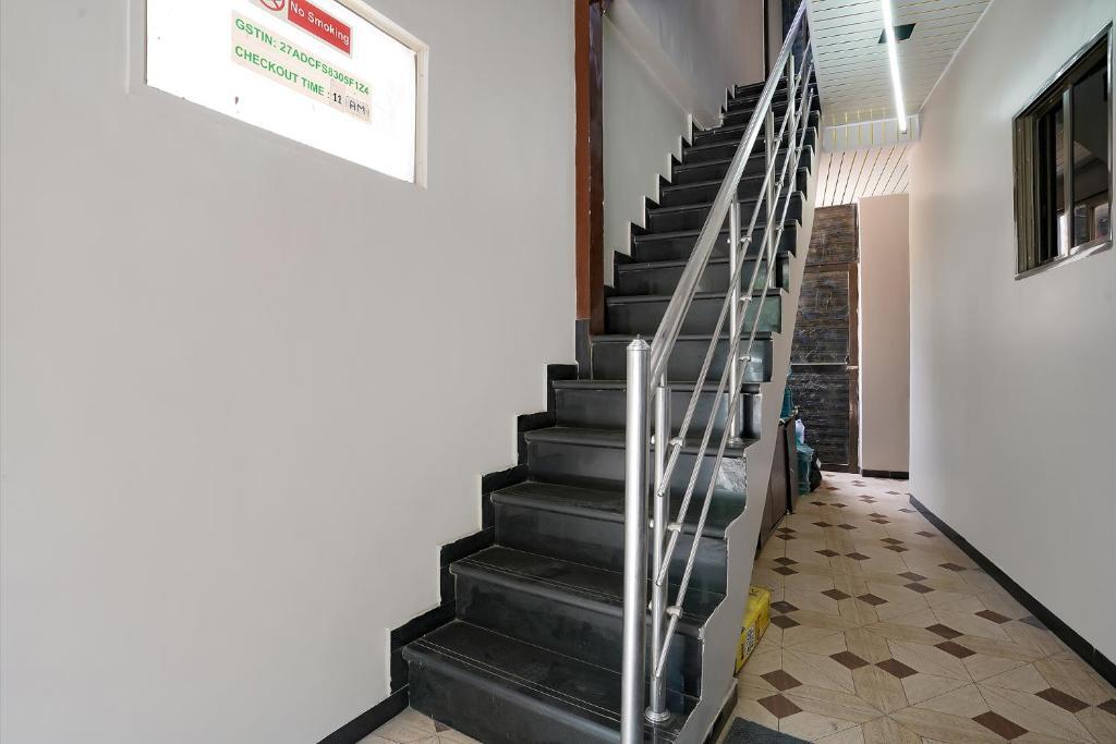 Мумбаи: Fabexpress Comfort Stay