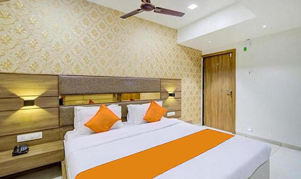 Ахмедабад: FabHotel Bharosa Inn
