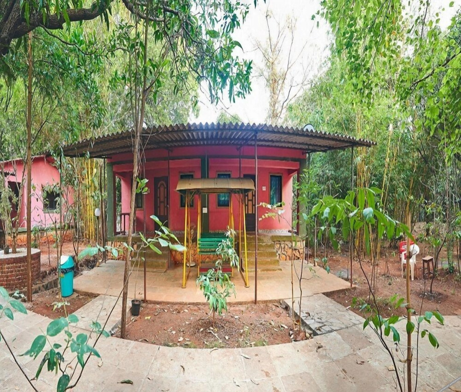 Пляж Мандва: Natures Nest Resort