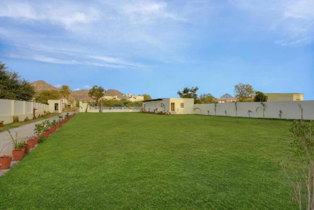 Удаипур: Hotel Khumani By Hills & Dunes