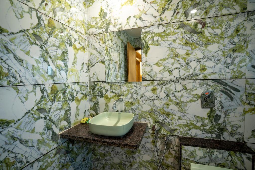 Сазан: The Comfort Gir Resort