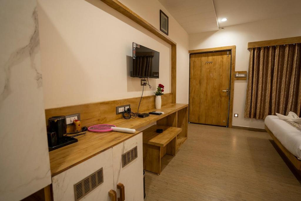 Сазан: The Comfort Gir Resort