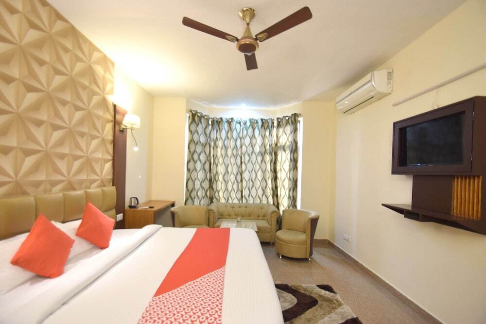 Джамму: Oyo 11567 Hotel Shivalik Hills