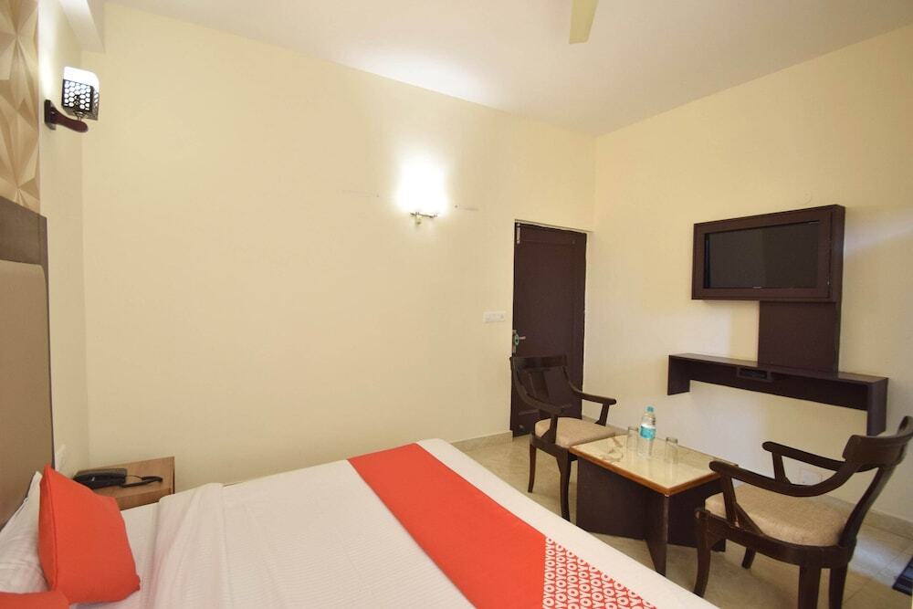 Джамму: Oyo 11567 Hotel Shivalik Hills