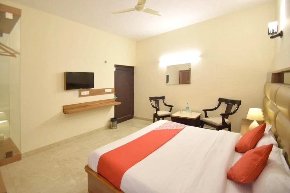 Джамму: Oyo 11567 Hotel Shivalik Hills