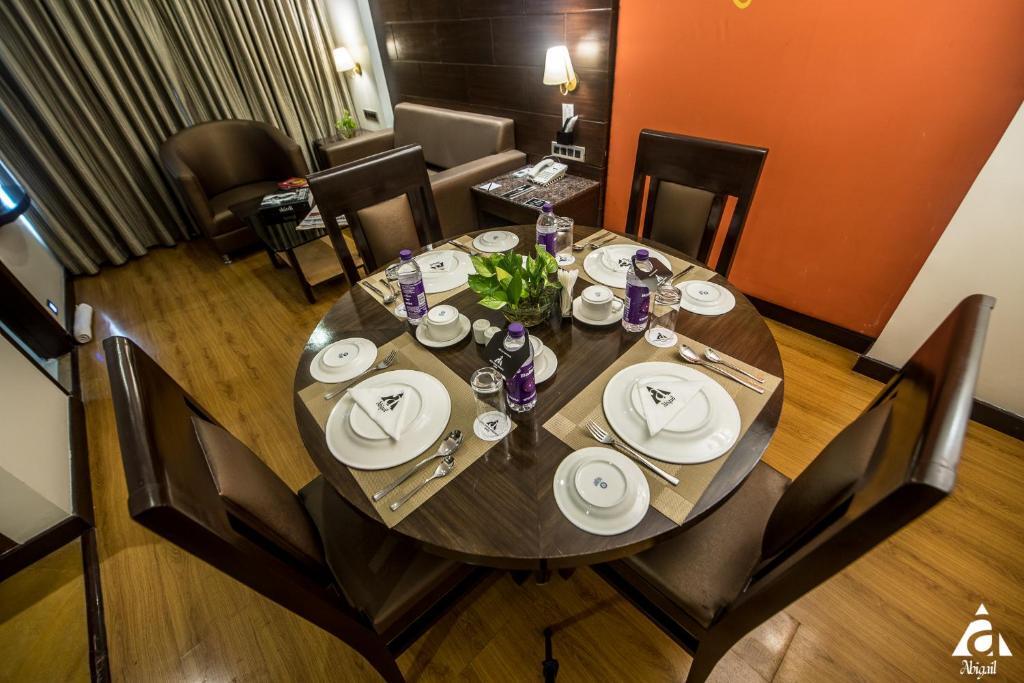 Ширди: Hotel Abigail Goradia's