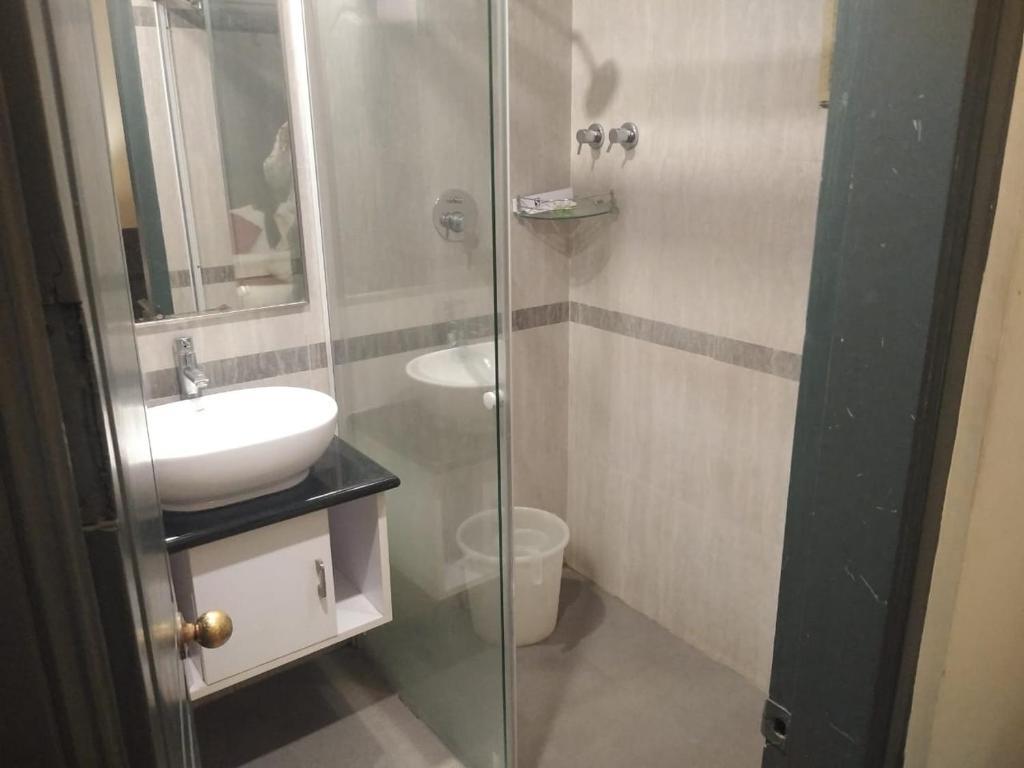 Веллор: Zip By Spree Hotels Surabi International Vellore